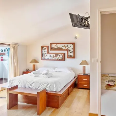 Lovely 2 Bedroom With Terrace In Cascais Lisbon