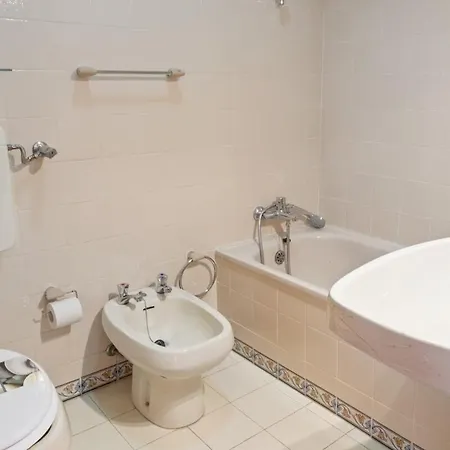 Апартаменты Lovely 2 Bedroom With Terrace In Cascais