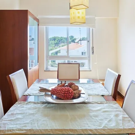 Lovely 2 Bedroom With Terrace In Cascais * Лиссабон