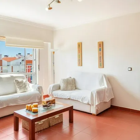 Lovely 2 Bedroom With Terrace In Cascais Lisbon