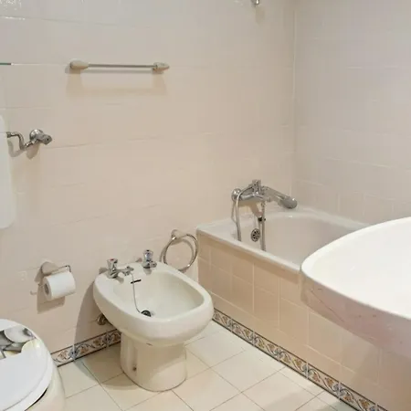 Lovely 2 Bedroom With Terrace In Cascais