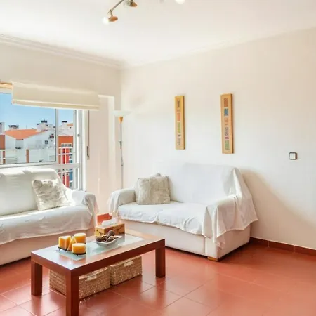 Lovely 2 Bedroom With Terrace In Cascais Lisbon