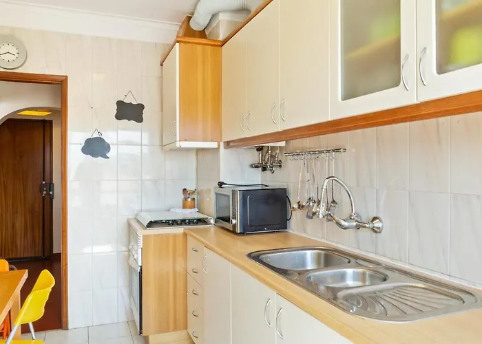 Lovely 2 Bedroom With Terrace In Cascais Lisboa